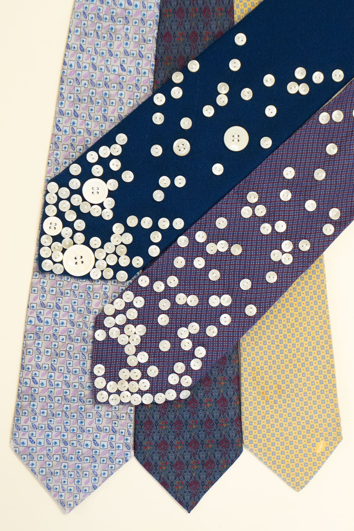 CRAVATE 'DETAIL NON CONTRACTUEL'